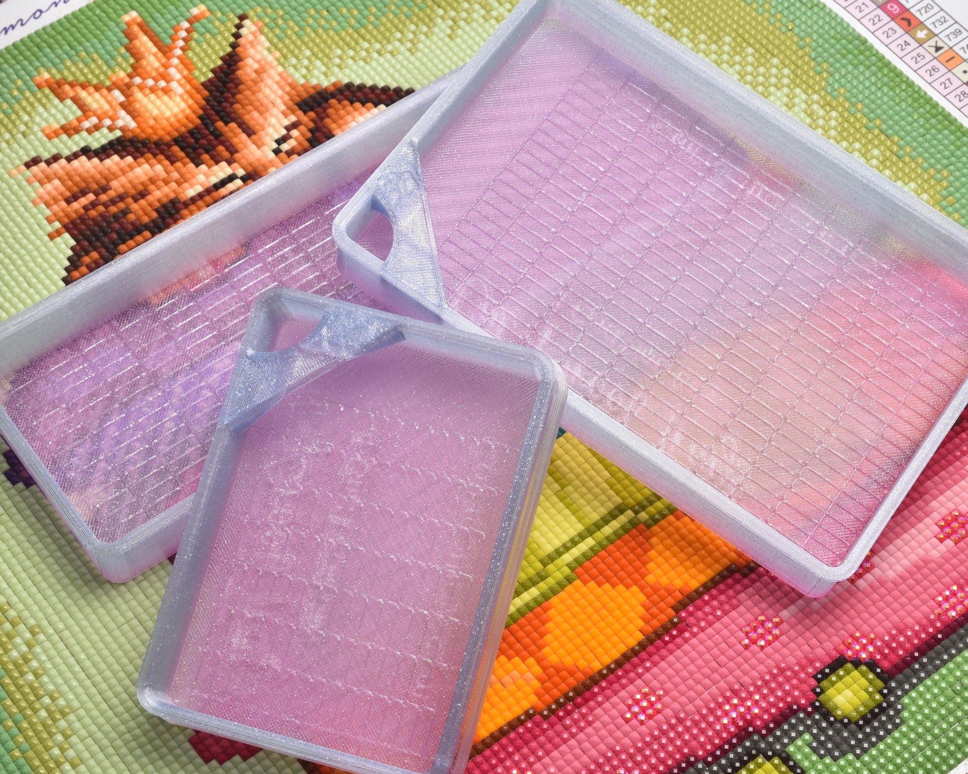 Pixie Dust Pink/Purple Translucent Ombre - GRIDDED SPECIAL EDITION - Cat-Proof Diamond Painting Tray with Lid