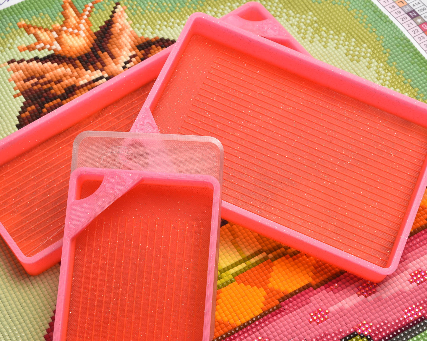 Strawberry Smoothie Translucent Ombre - GRIDDED SPECIAL EDITION - Cat-Proof Diamond Painting Tray with Lid