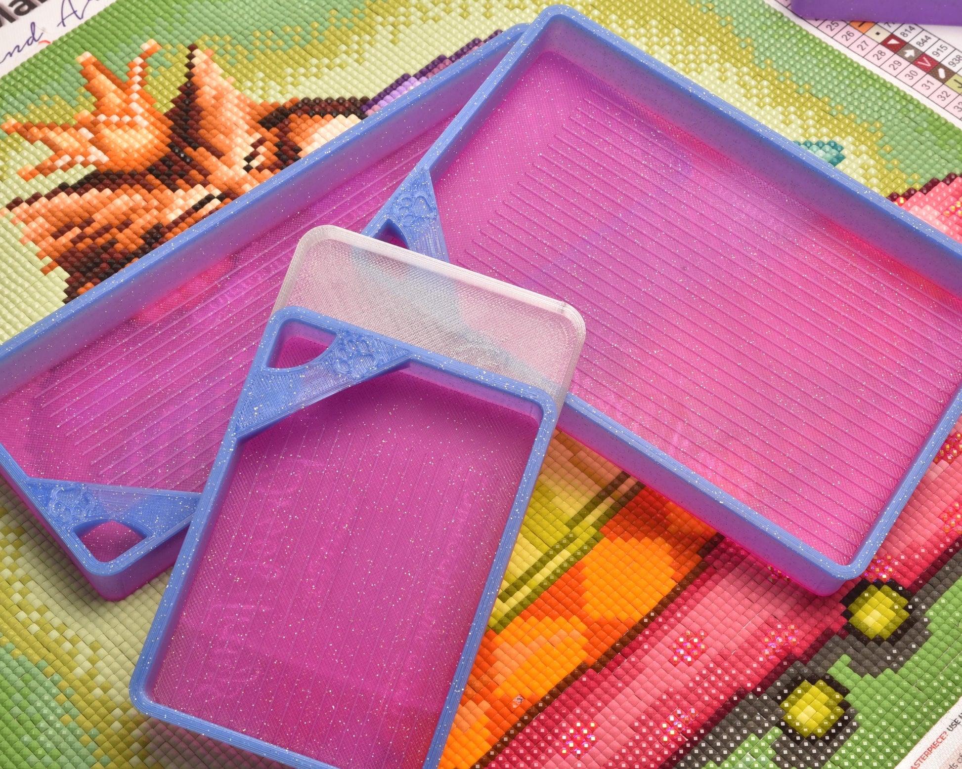 Neon Disco Pink/Blue Translucent Sparkle - GRIDDED SPECIAL EDITION - Cat-Proof Diamond Painting Tray with Lid