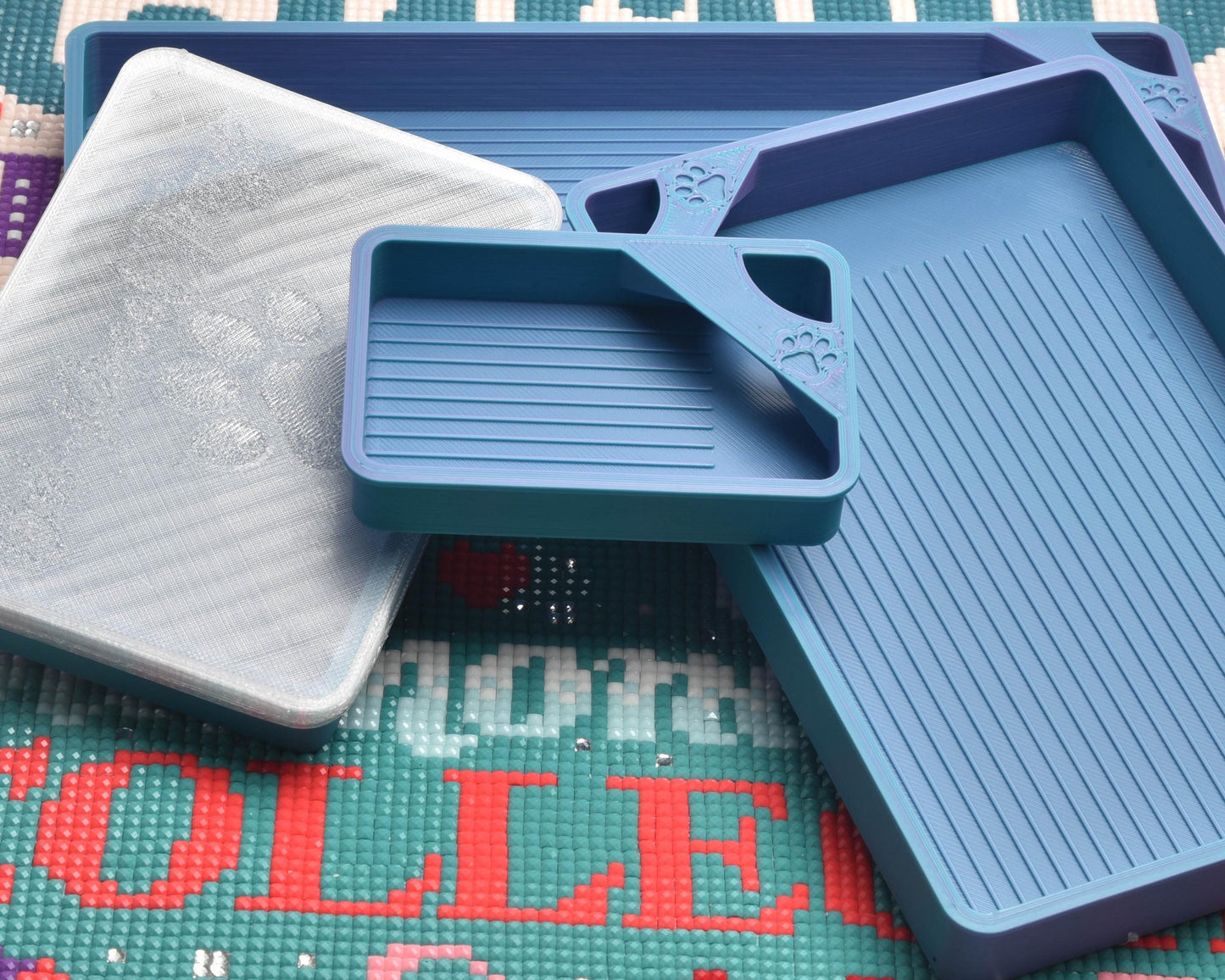 Kiss the Girl - SPECIAL EDITION - Cat-Proof Diamond Painting Tray with Lid