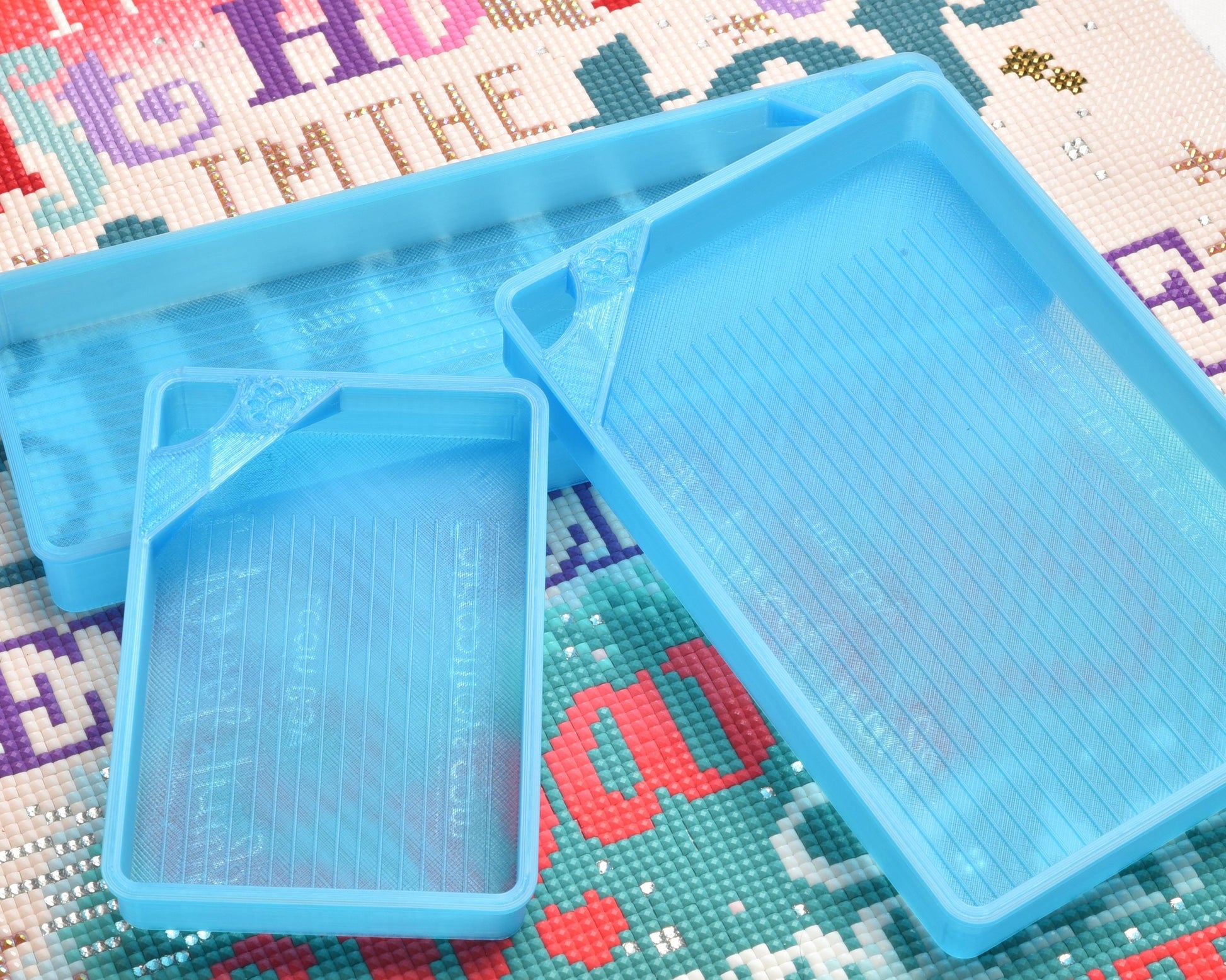 Icicle - GRIDDED SPECIAL EDITION - Cat-Proof Diamond Painting Tray with Lid