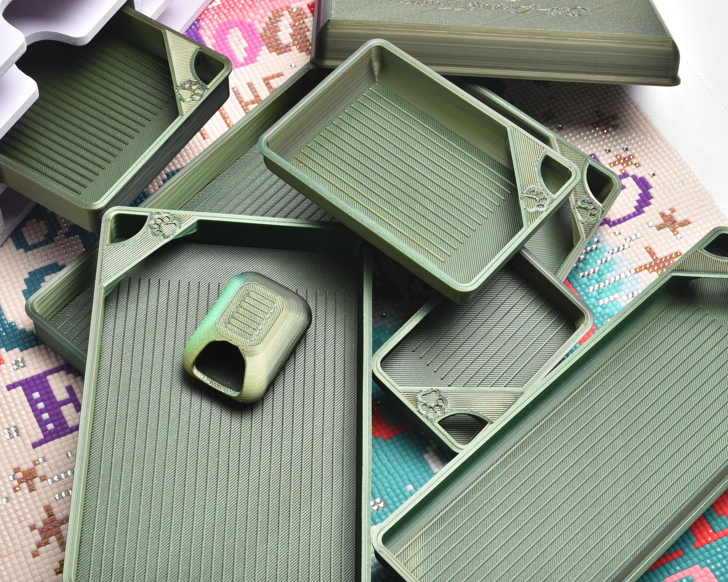 Ivy League - GRIDDED SPECIAL EDITION - Cat-Proof Diamond Painting Tray with Lid