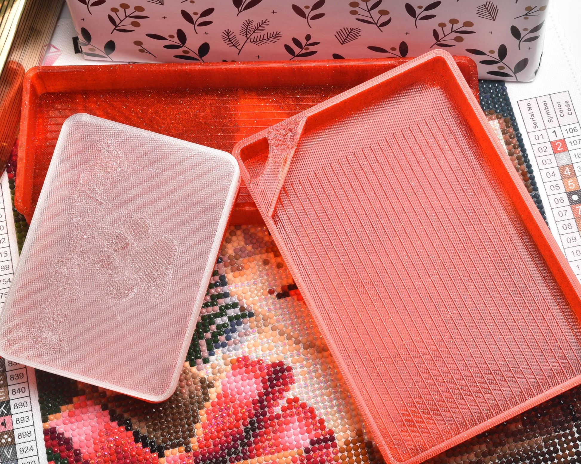 Red Berries Holiday - GRIDDED SPECIAL EDITION - Cat-Proof Diamond Painting Tray with Lid