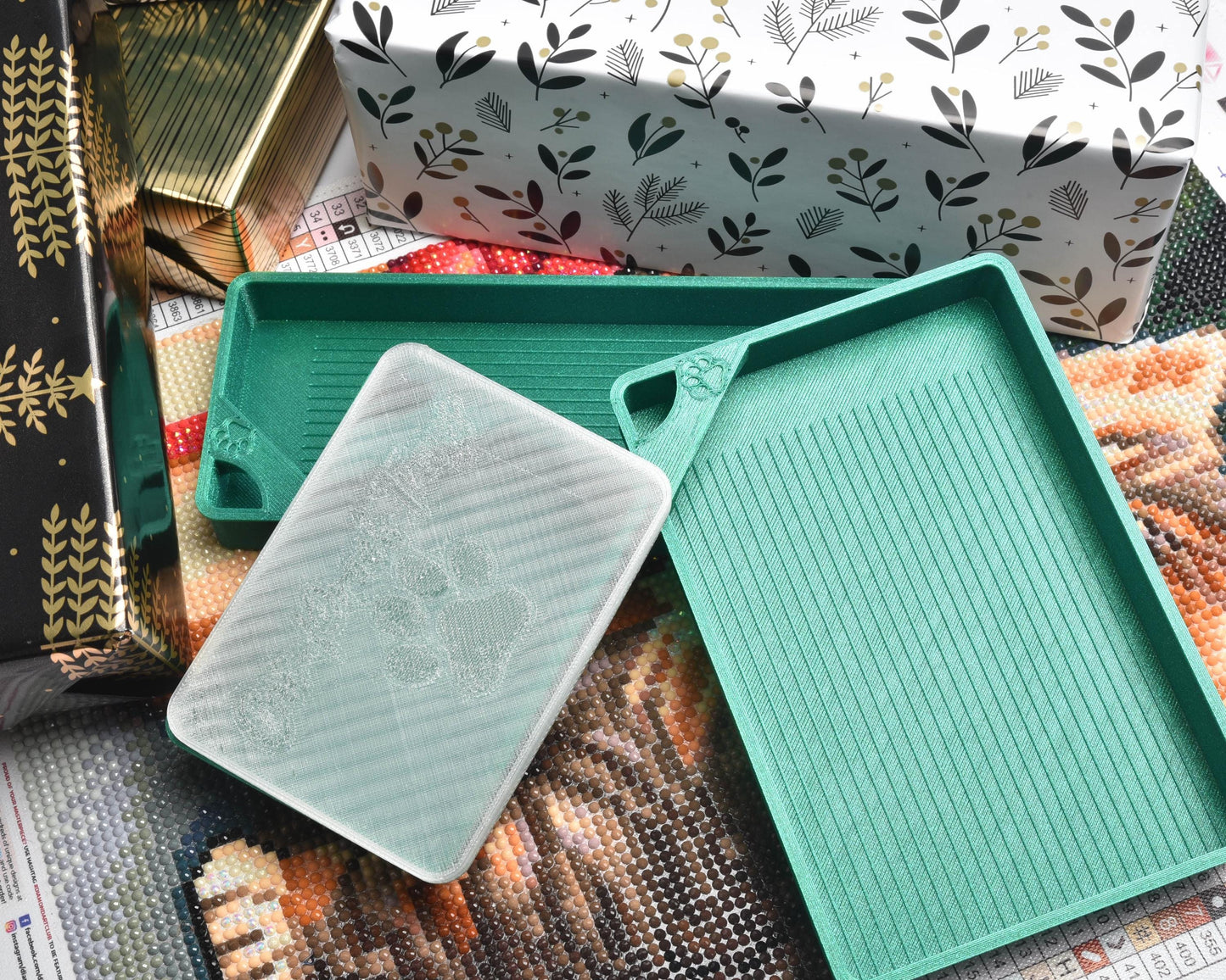 Holly - GRIDDED SPECIAL EDITION - Cat-Proof Diamond Painting Tray with Lid