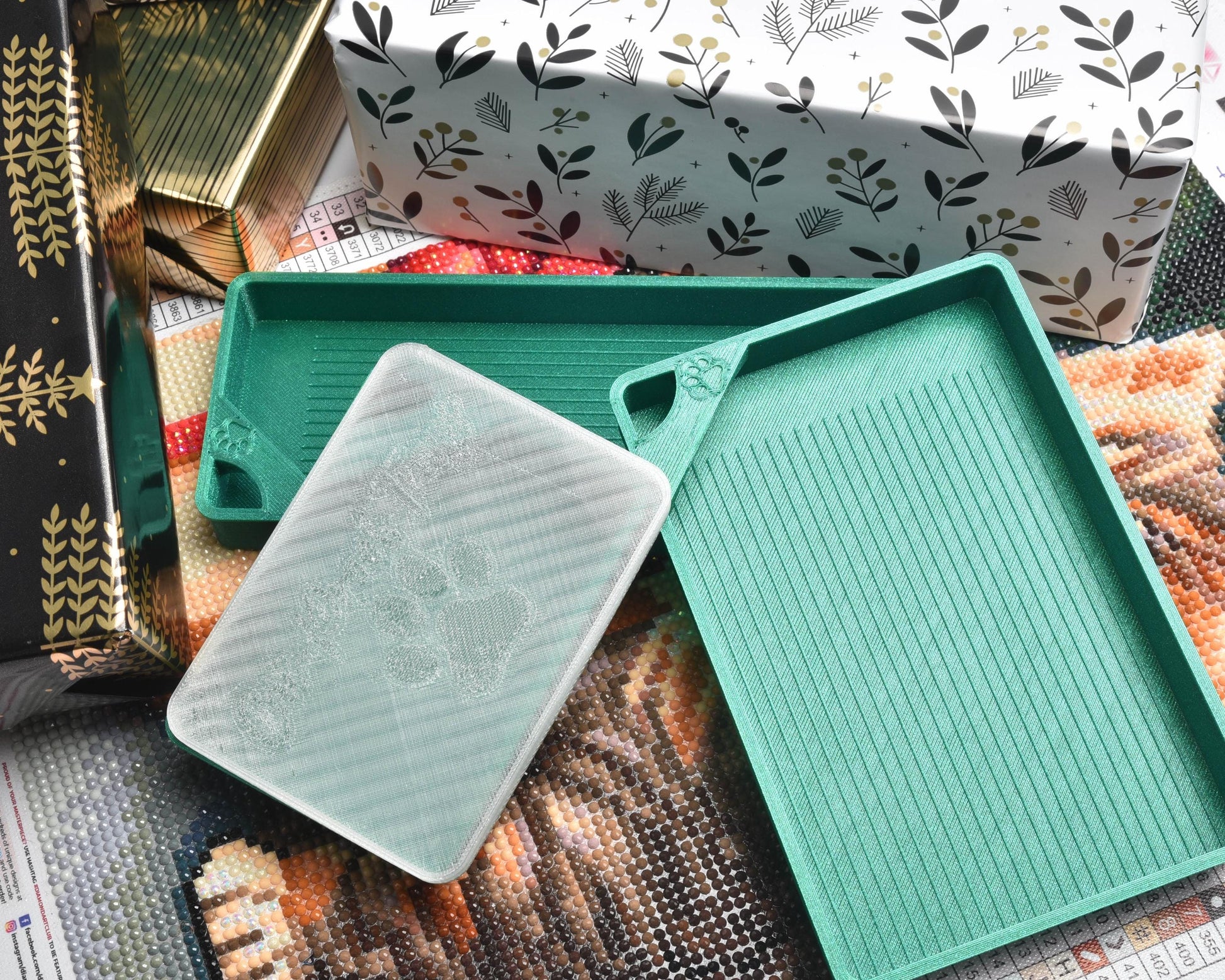 Holly - GRIDDED SPECIAL EDITION - Cat-Proof Diamond Painting Tray with Lid