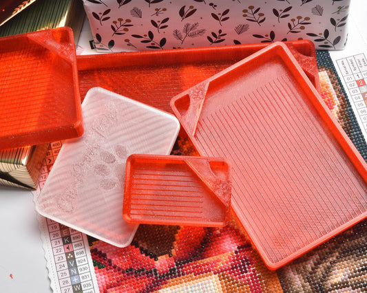 Red Berries Holiday - SPECIAL EDITION - Cat-Proof Diamond Painting Tray with Lid