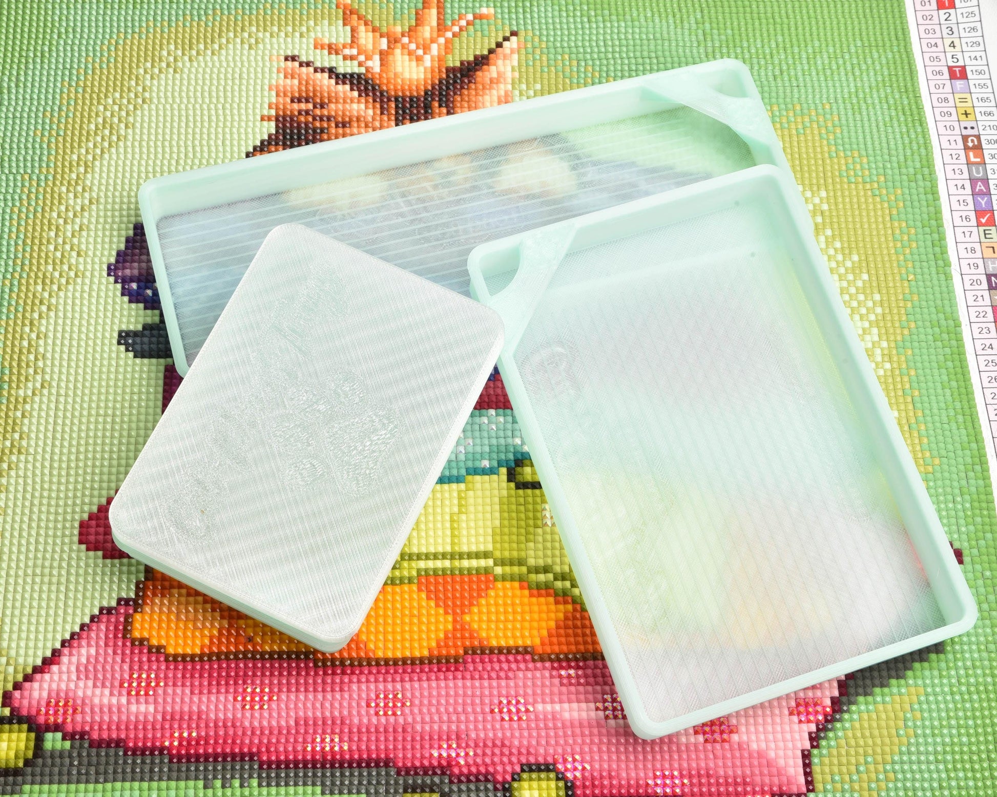 Minty Fresh - Gridded - Cat Proof Diamond Painting Tray with Lid